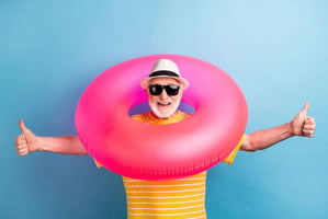 guy-innertube